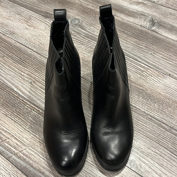 Black stylish boots - Picture 3 of 5